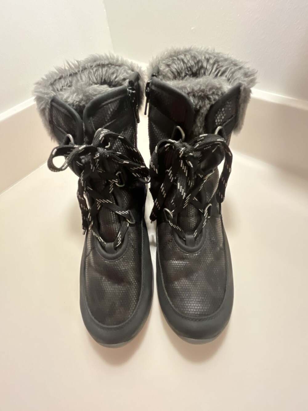 Kim Rogers Women's Black Lace-Up Winter Boot with Faux Fur Lining, Size 6